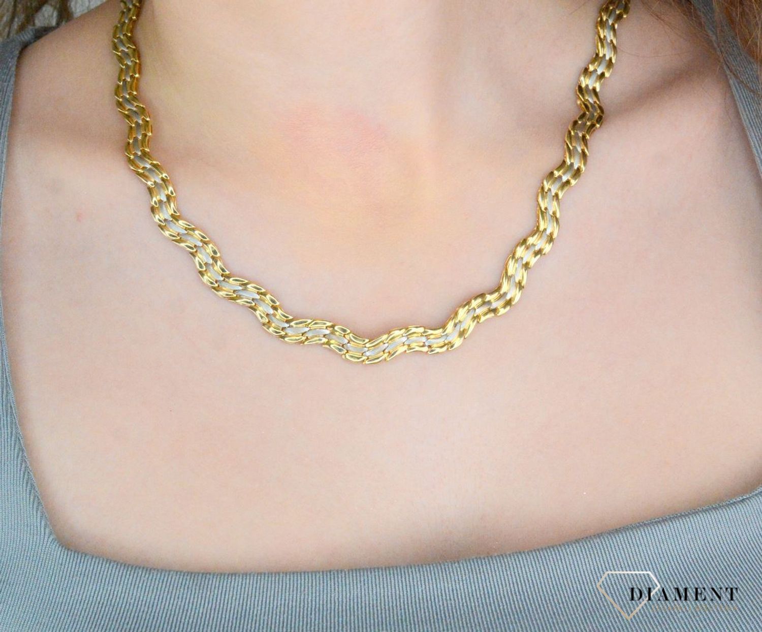 Złota Kolia damska 585 z białym złotem rozmiar 45. Złota Kolia damska 585 z białym złotem to złoty naszyjnik damski który będzie pięknie prezentował się na kobiecie o wysmakowanym guście. Idealny prosty wzór kolii 1.jpg